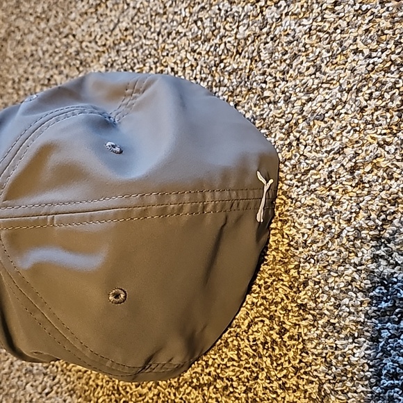 White and gray golf hat - Picture 2 of 6